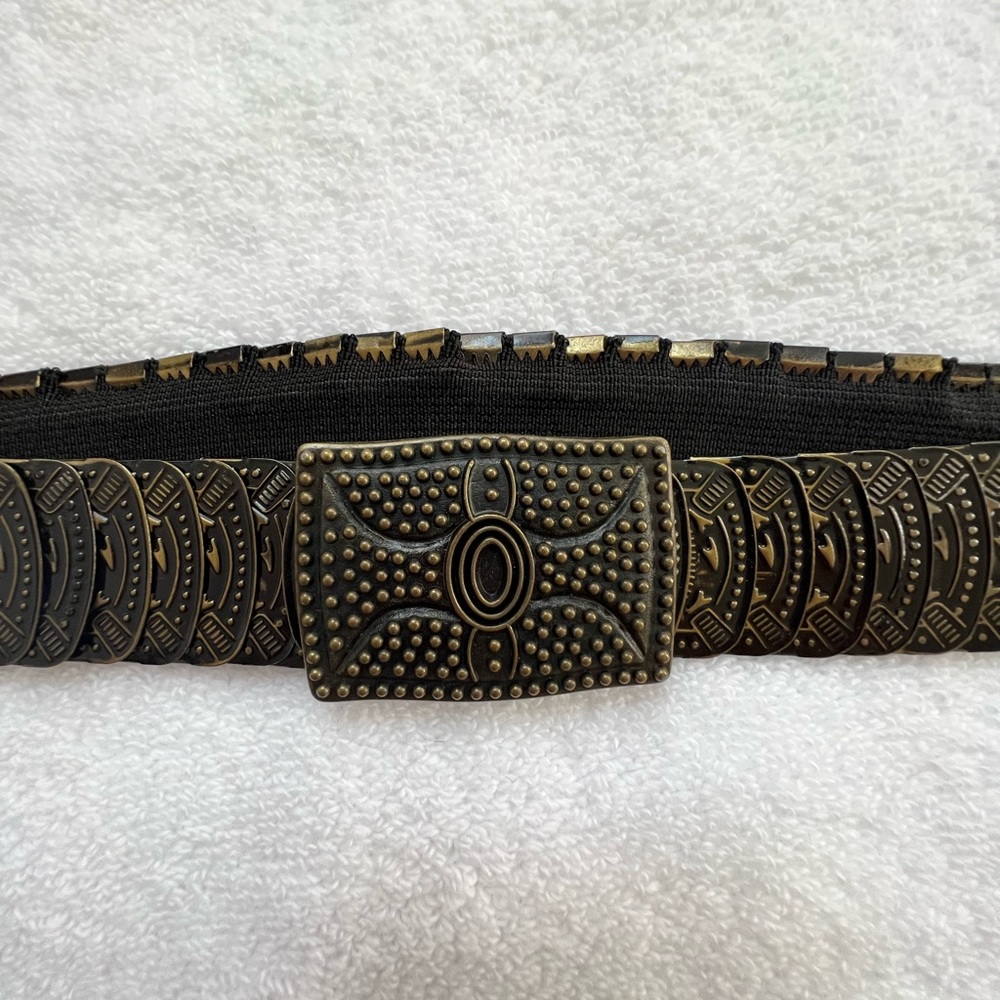 Nice belt, add style to any dress. Fits waist 25-27